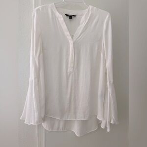 Simply Vera Vera Wang Light Cream Colored V-Neck Bell Sleeve Tunic. Size Medium.